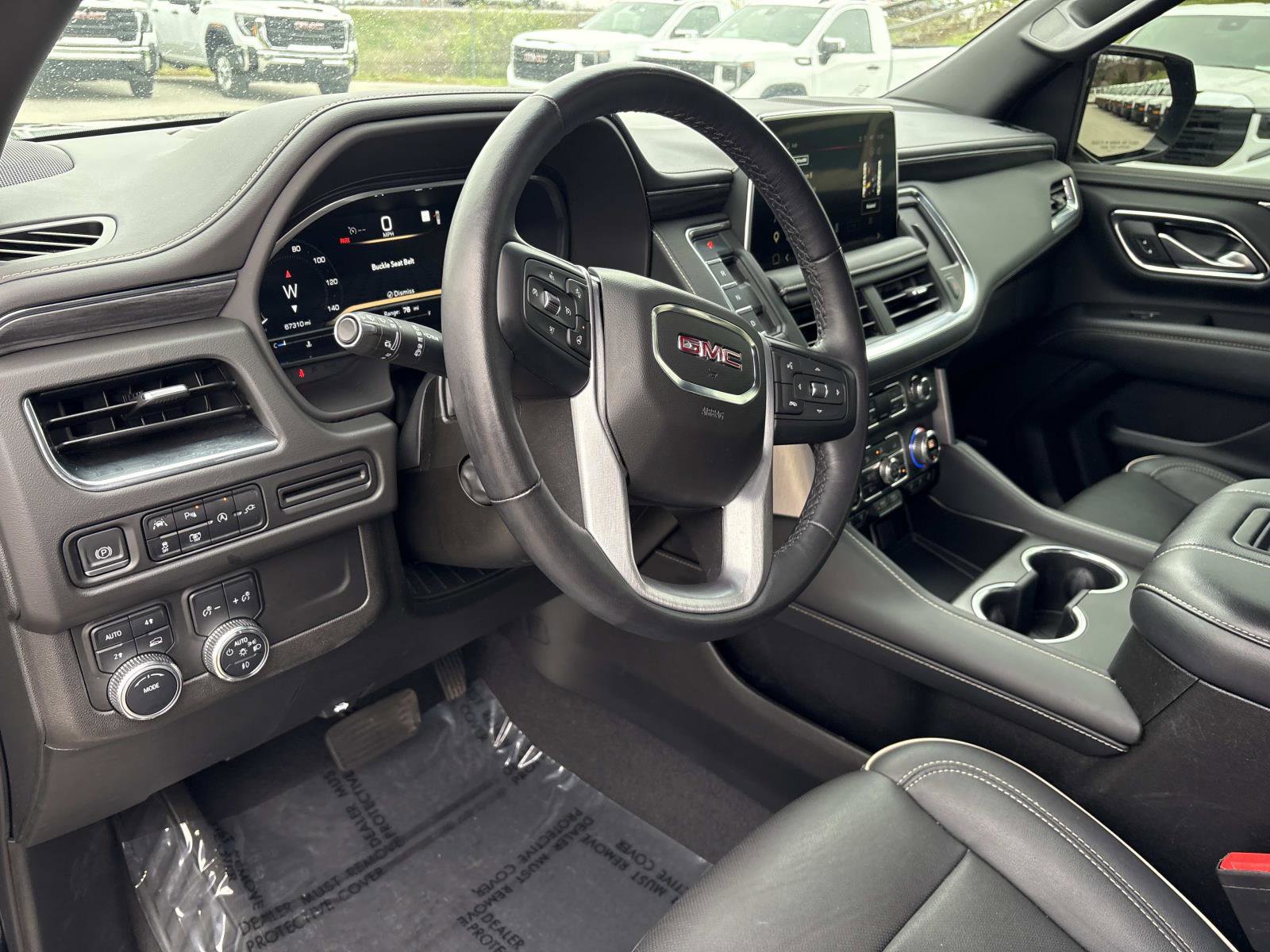 Used 2022 GMC Yukon XL SLT w/ SLT Luxury Package image 16