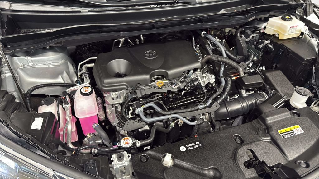 Used 2024 Toyota Sienna LE FWD image 39