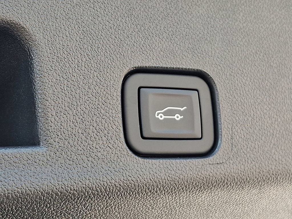 Certified 2025 Chevrolet Traverse RS AWD/4WD image 32