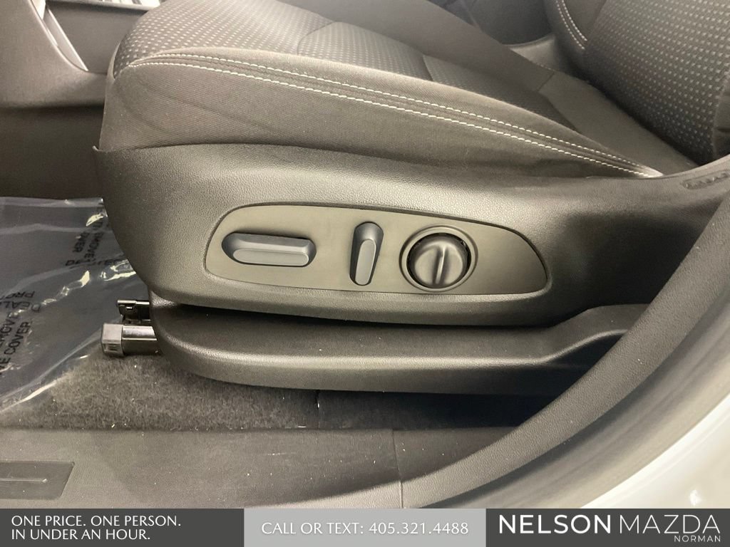 Used 2022 GMC Terrain SLE w/ Driver Convenience Package FWD image 17