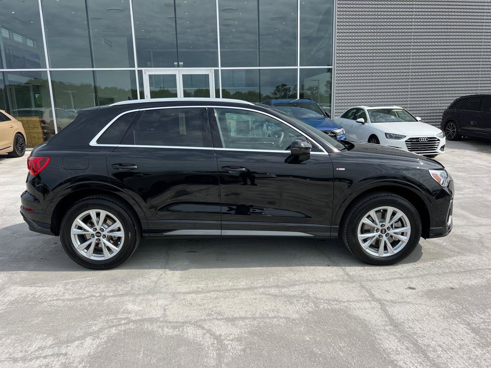 Used 2025 Audi Q3 2.0T Premium Plus w/ Premium Plus Package AWD/4WD image 4