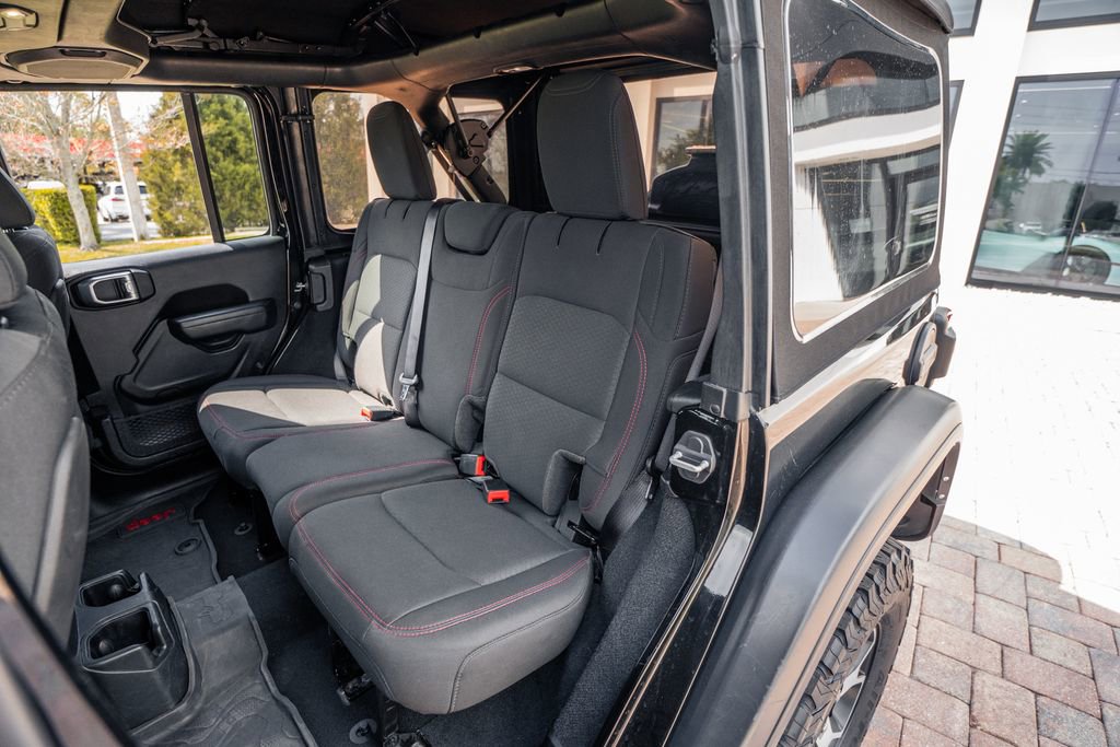 Used 2022 Jeep Wrangler Unlimited Rubicon AWD/4WD image 35