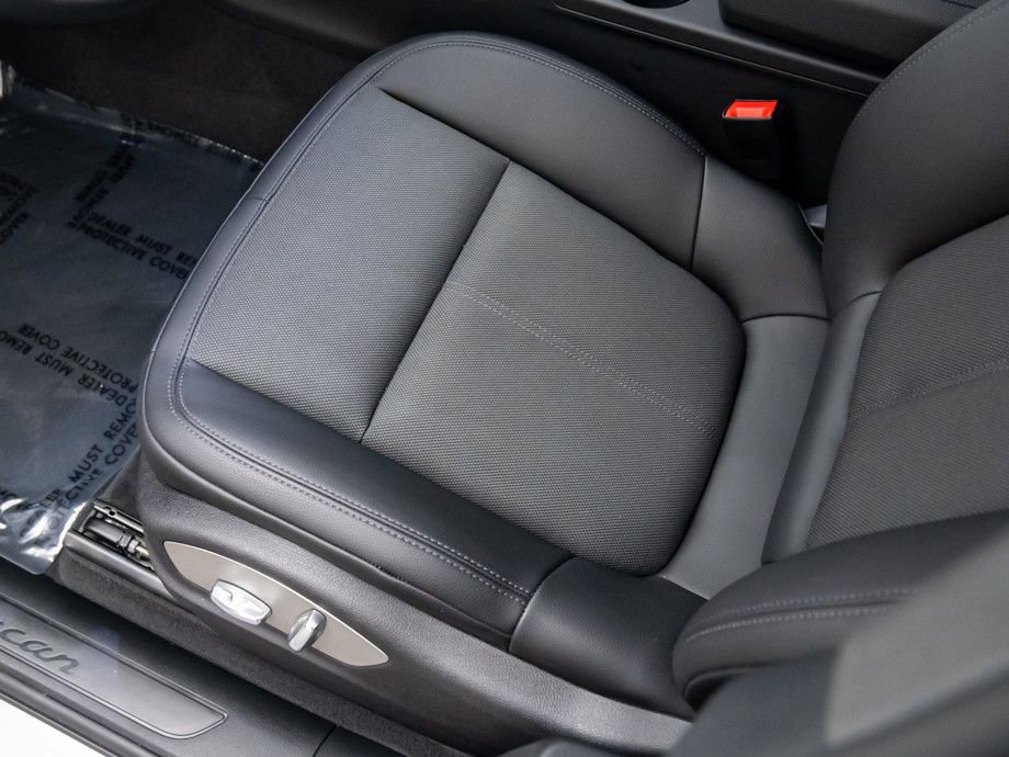 Certified 2025 Porsche Macan image 16