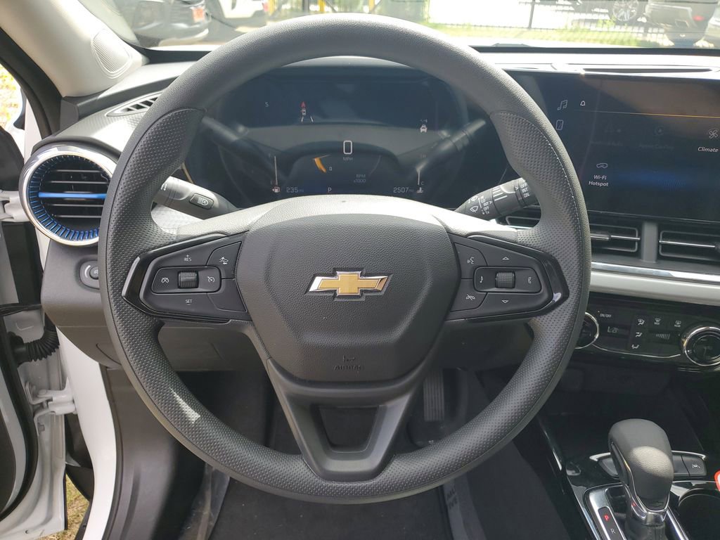 Used 2026 Chevrolet Trax LT image 28