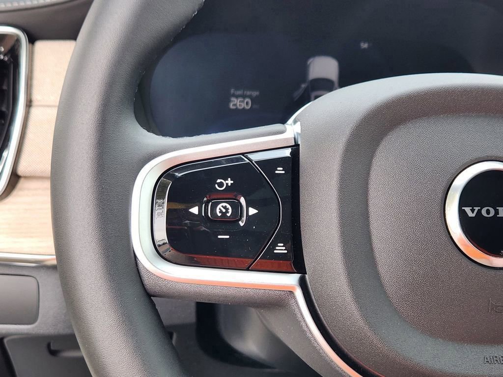 New 2026 Volvo XC90 B6 Plus w/ Protection Package Premier image 9