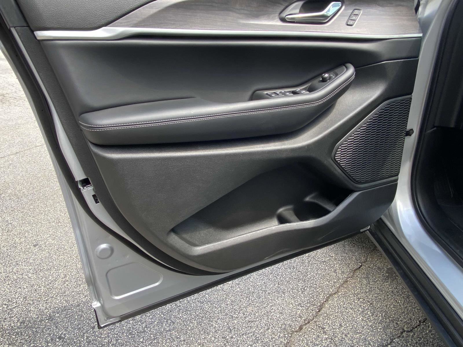 New 2025 Jeep Grand Cherokee Limited w/ Luxury Tech Group II image 10