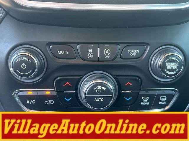 Used 2021 Jeep Cherokee Trailhawk w/ Trailer Tow Group AWD/4WD image 23