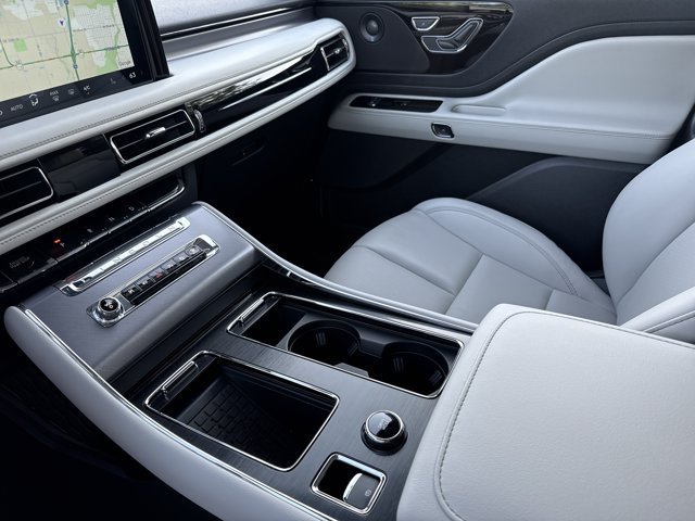 Used 2026 Lincoln Aviator AWD image 26