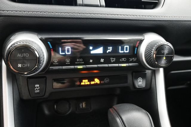Used 2025 Toyota RAV4 XLE FWD image 19