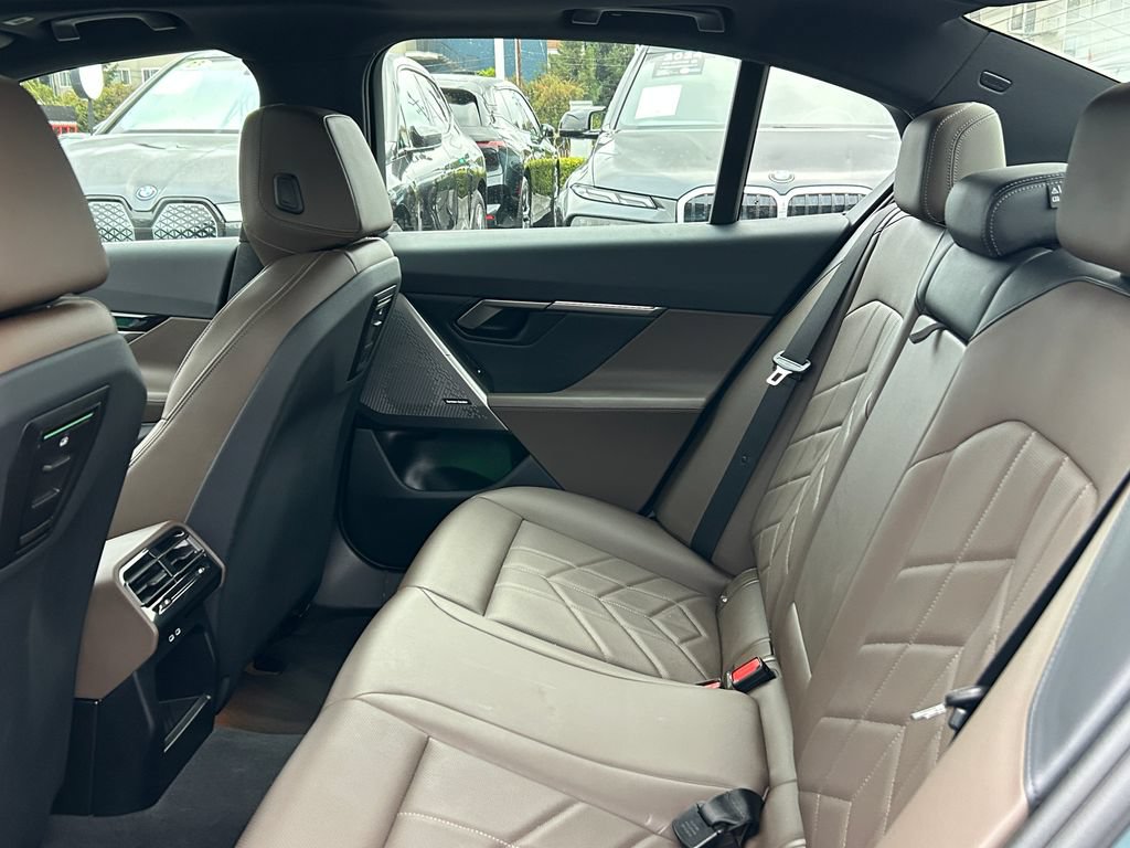 Used 2024 BMW i5 eDrive40i w/ M Sport Package RWD image 30