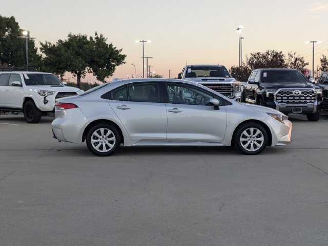 Used 2025 Toyota Corolla LE FWD image 4