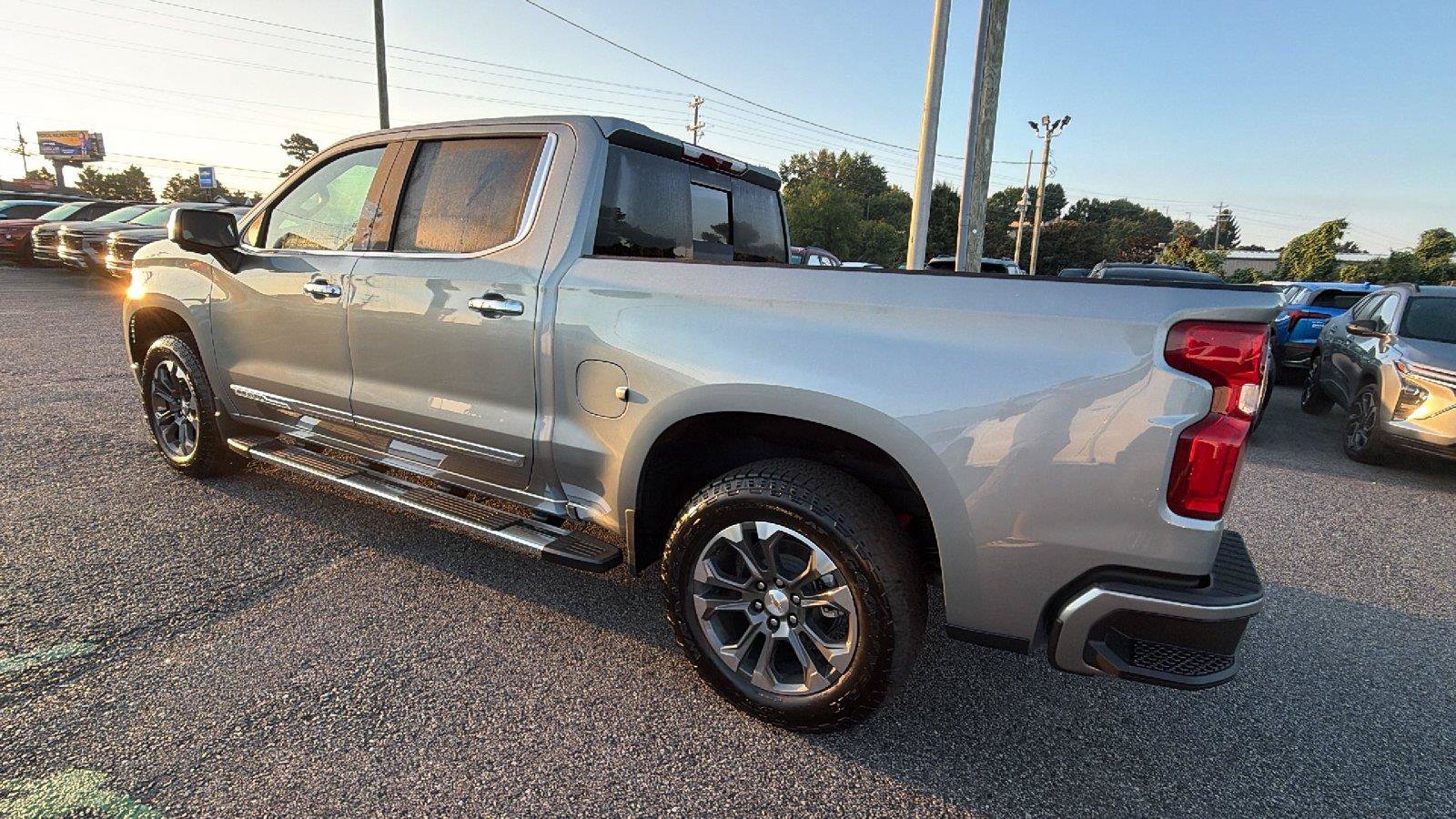 New 2026 Chevrolet Silverado 1500 High Country w/ Z71 Off-Road Package AWD/4WD image 11