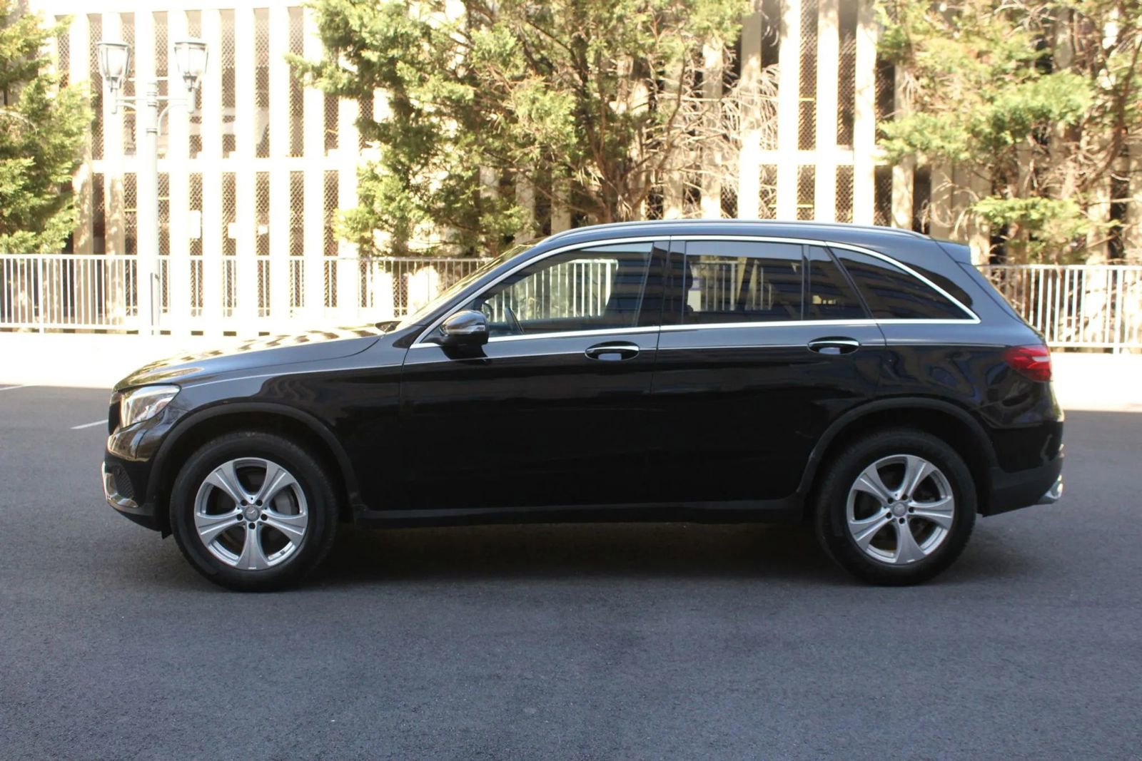 Used 2017 Mercedes-Benz GLC 300 4MATIC w/ Premium 1 Package image 11