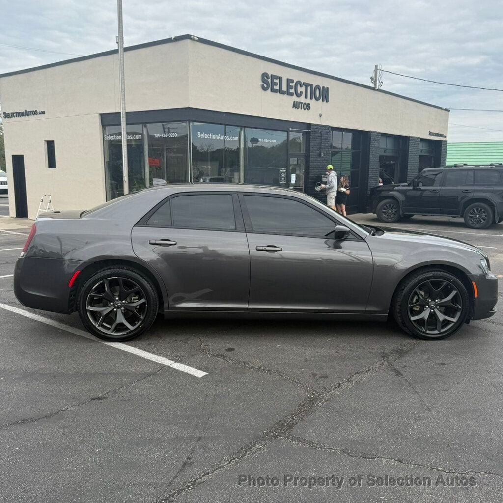 Used 2023 Chrysler 300 Touring w/ Sport Appearance Package RWD image 19