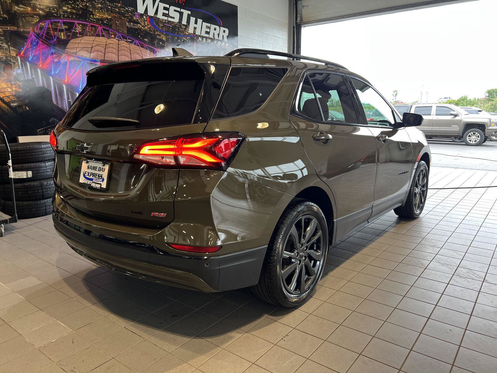 Used 2024 Chevrolet Equinox RS AWD/4WD image 10