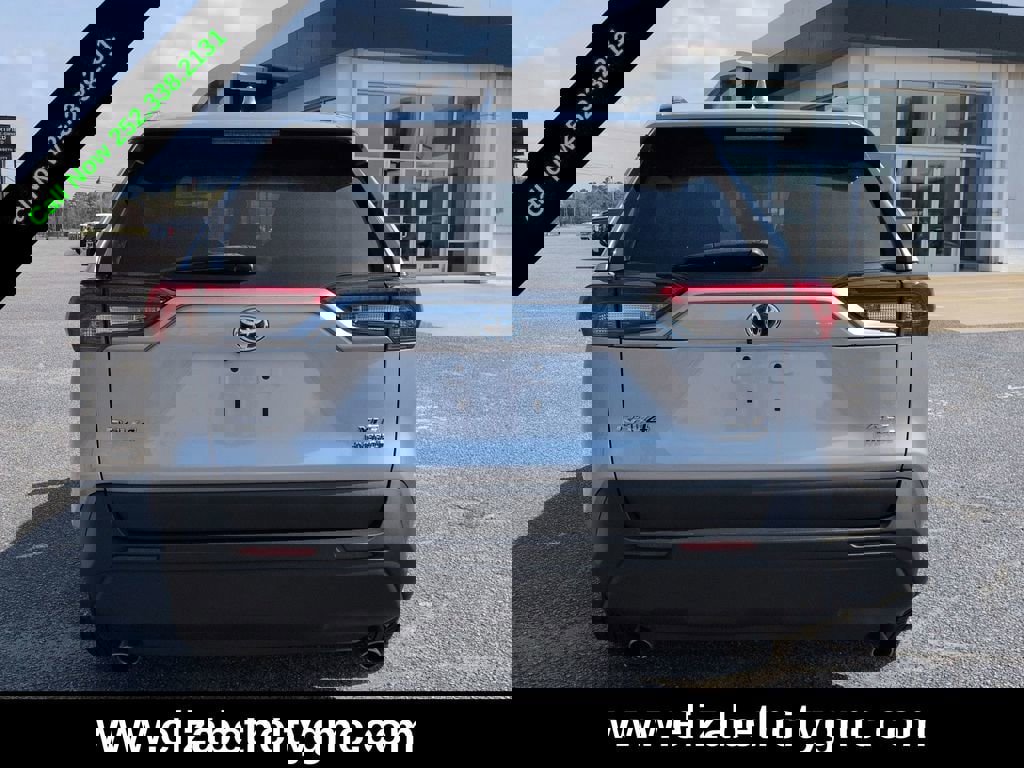 Used 2022 Toyota RAV4 XLE w/ Convenience Package image 5