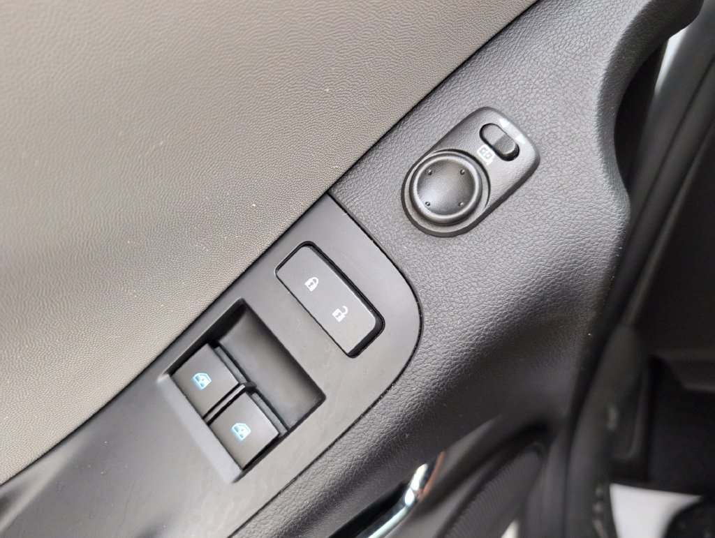 Used 2015 Chevrolet Camaro LS RWD image 30