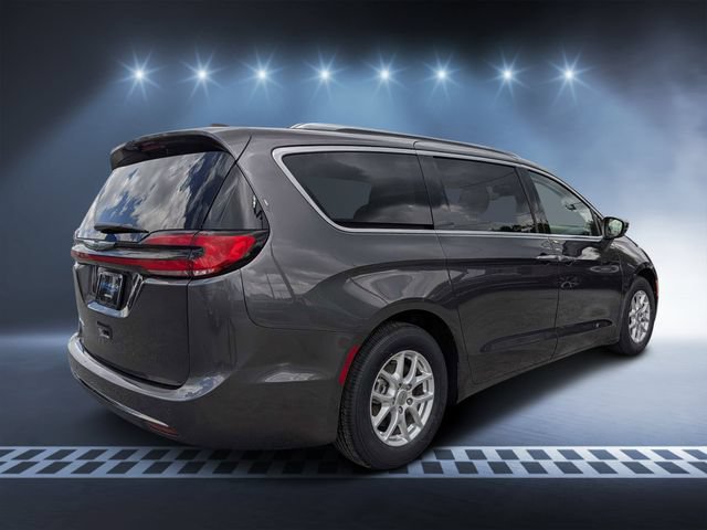 Used 2021 Chrysler Pacifica Touring-L FWD image 3