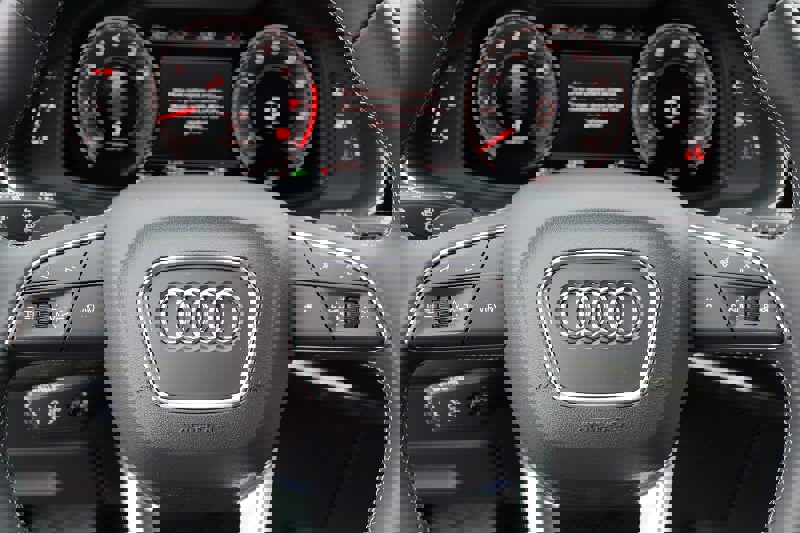 Used 2025 Audi Q8 Prestige w/ Prestige Package image 29