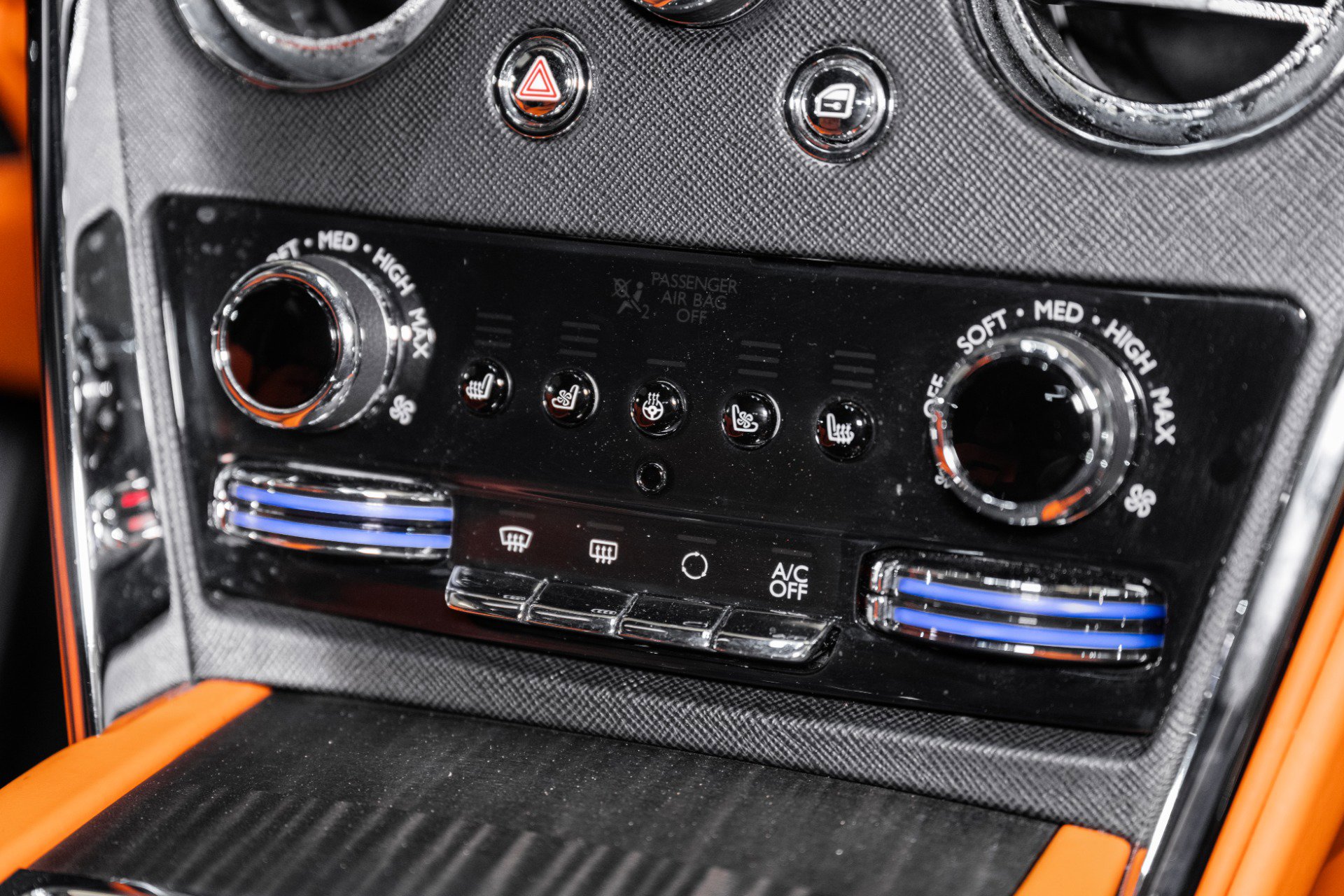 Used 2022 Rolls-Royce Cullinan w/ Dark Exterior Package image 46