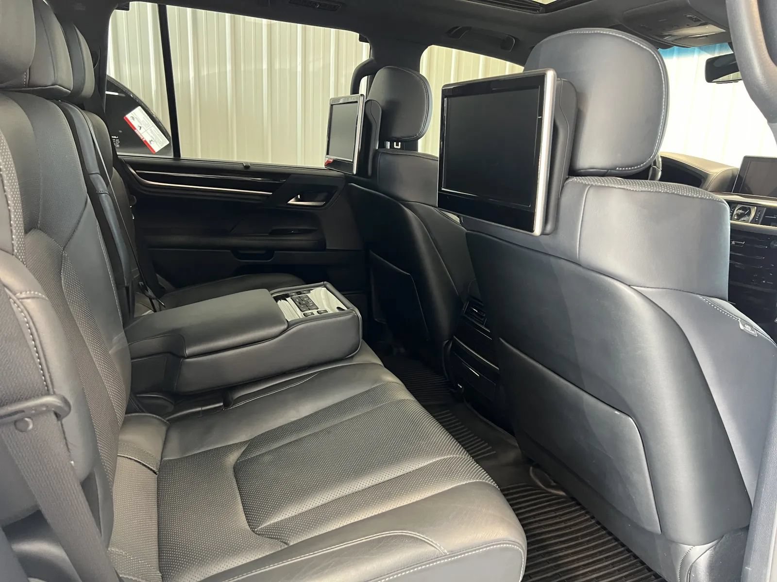 Used 2021 Lexus LX 570 4WD w/ Sport Package image 30