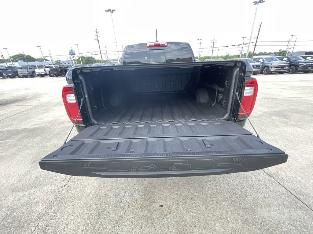 Used 2023 GMC Canyon Denali w/ Denali Black Edition AWD/4WD image 24