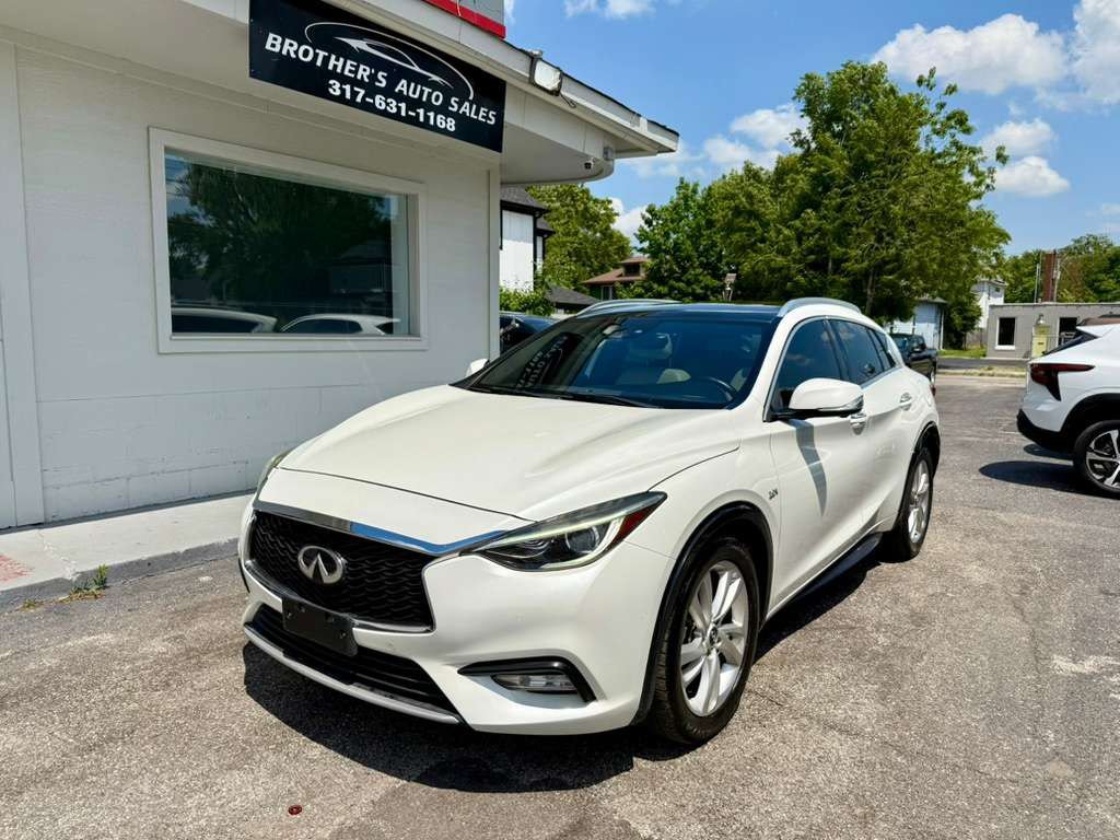Used 2017 INFINITI QX30 Premium w/ Technology Package FWD image 3