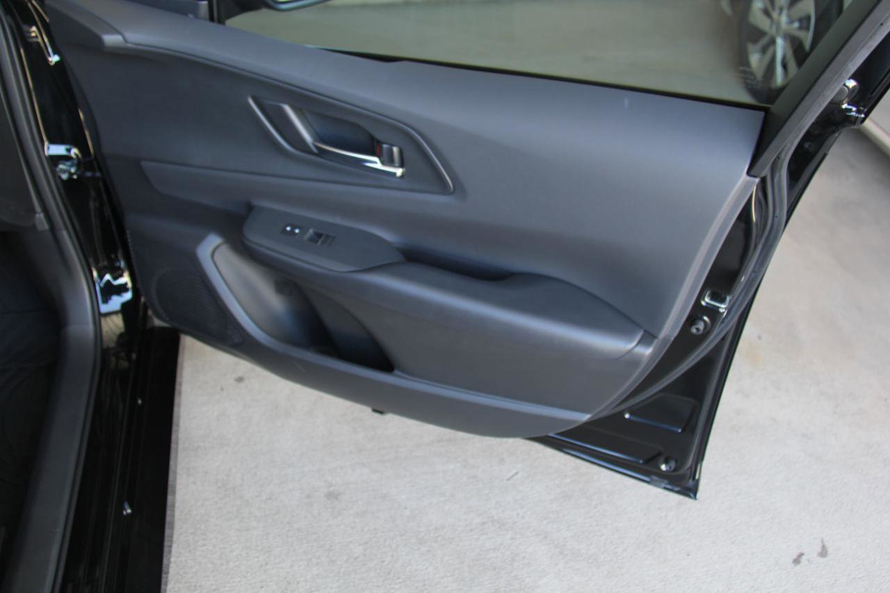 Used 2025 Toyota Prius Plug-In Hybrid image 29