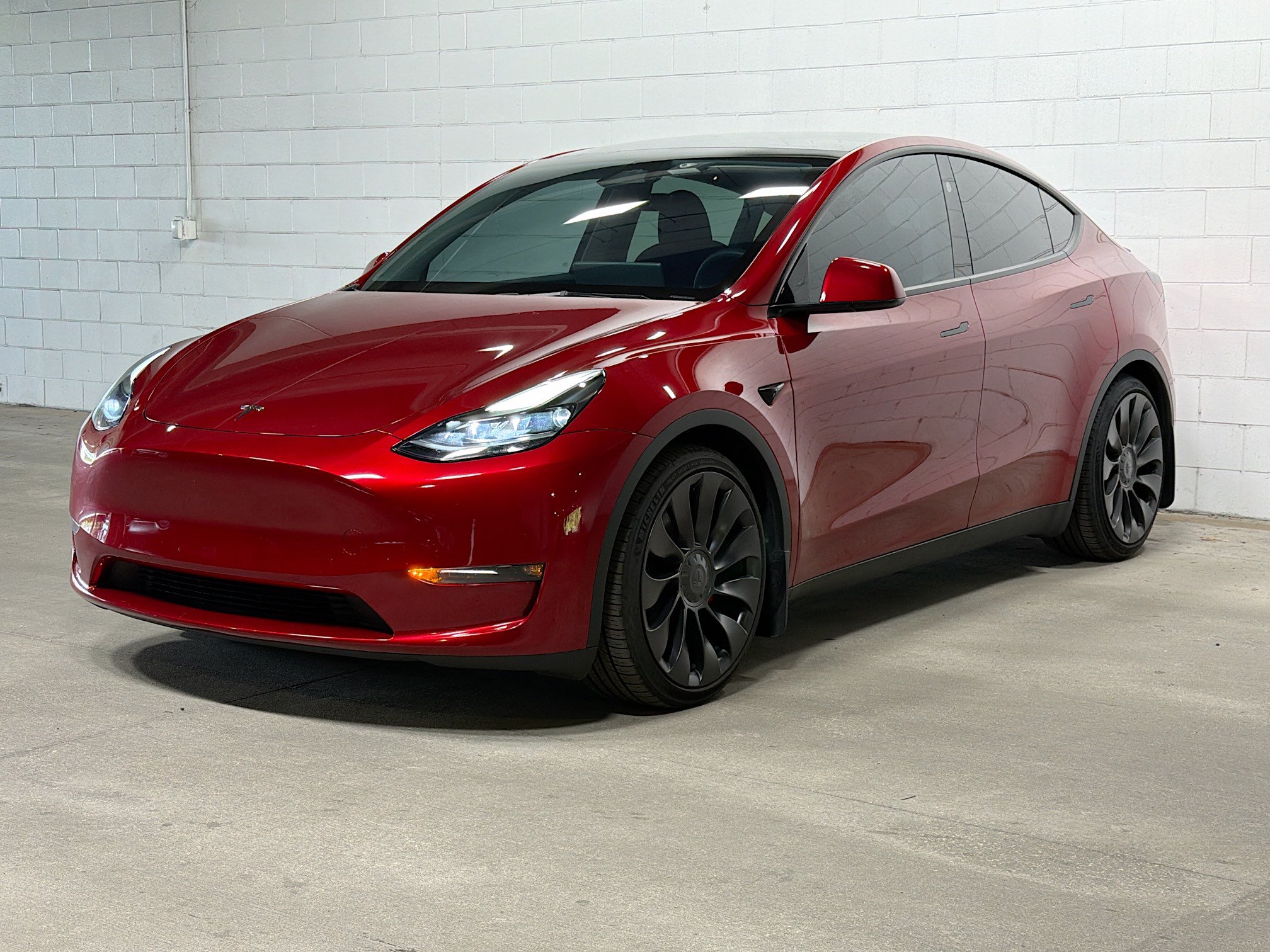 Used 2024 Tesla Model Y Performance AWD/4WD image 1