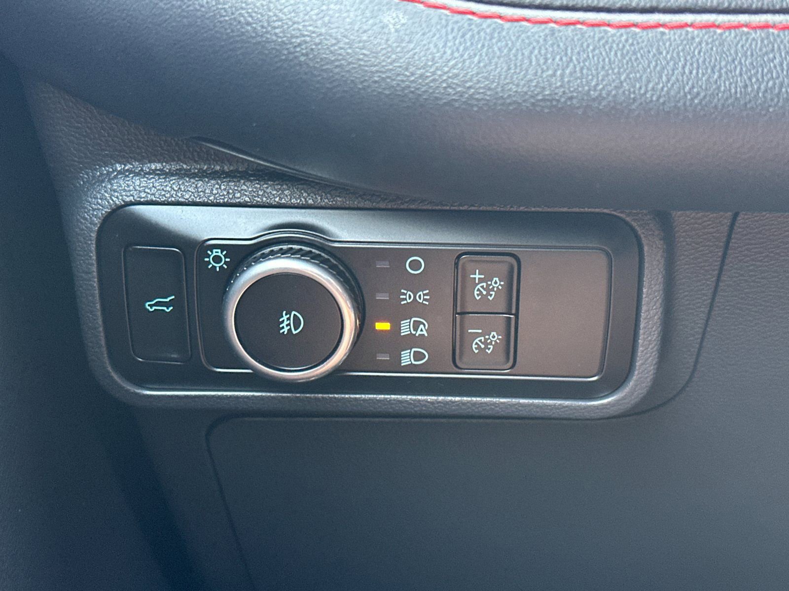 Used 2025 Ford Explorer ST AWD/4WD image 32