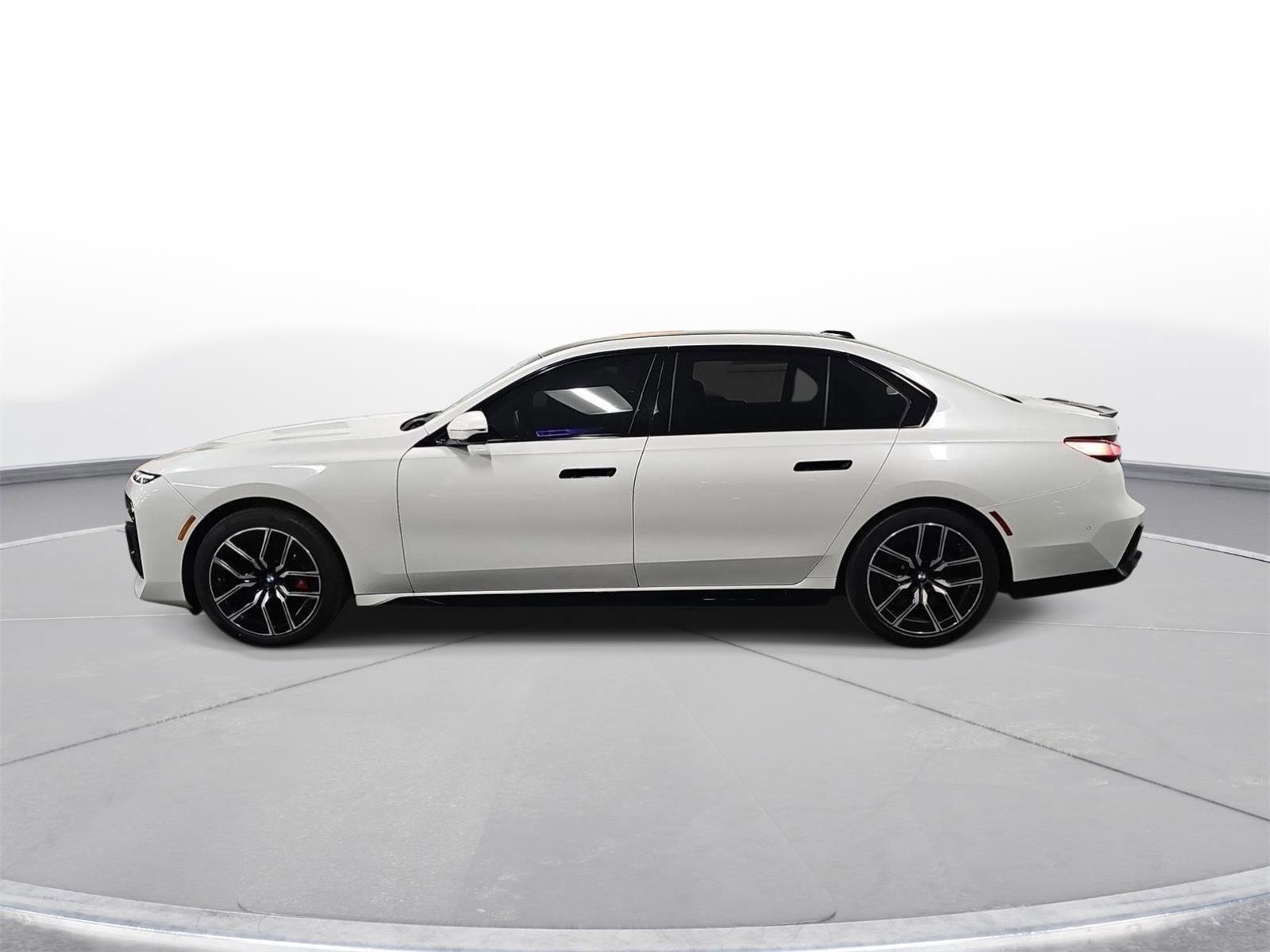 Used 2024 BMW 760i xDrive AWD/4WD image 9