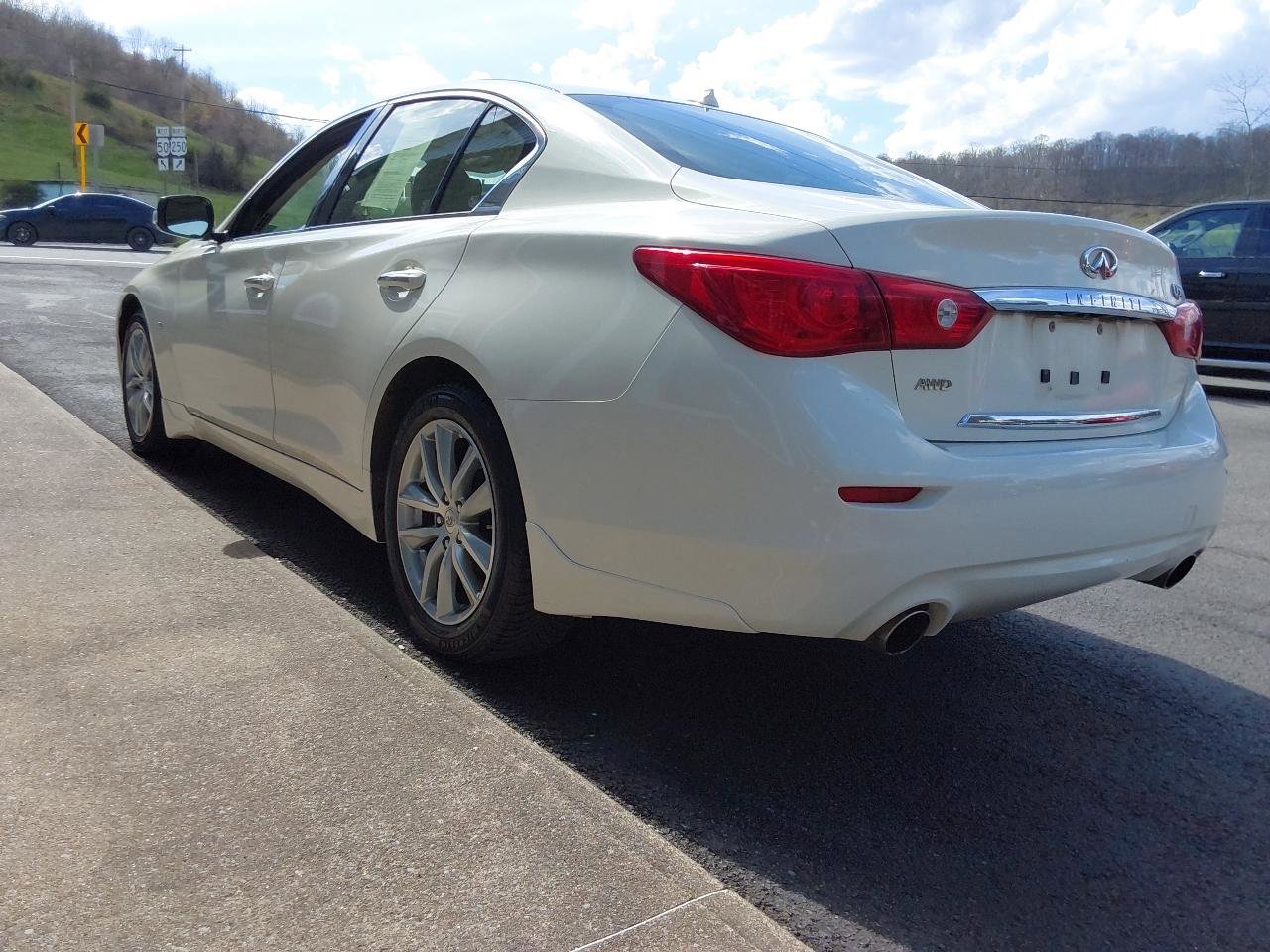 Used 2015 INFINITI Q50 Premium w/ Navigation Package AWD/4WD image 7
