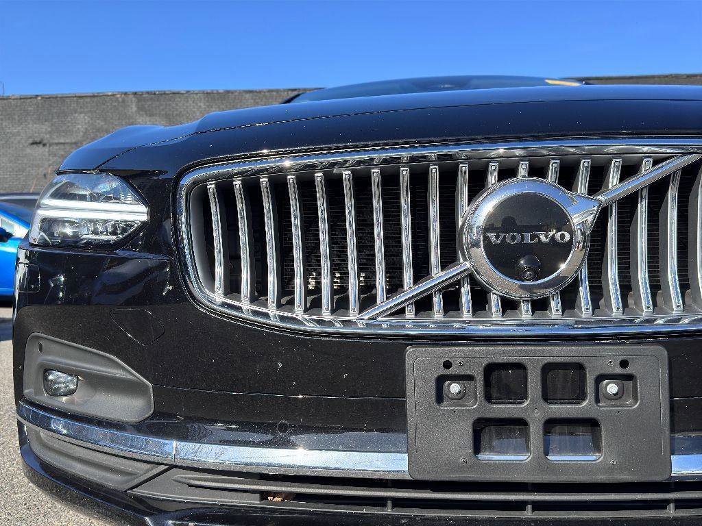 Used 2022 Volvo S90 B6 Inscription w/ Advanced Package image 12