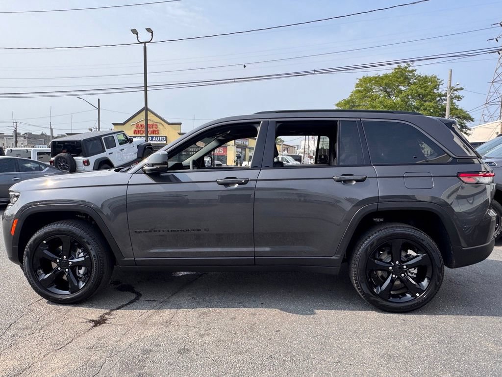 New 2026 Jeep Grand Cherokee Limited w/ Limited Altitude Package AWD/4WD image 4