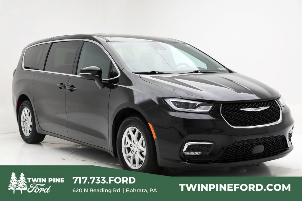 Used 2025 Chrysler Pacifica Select FWD 360° Tour