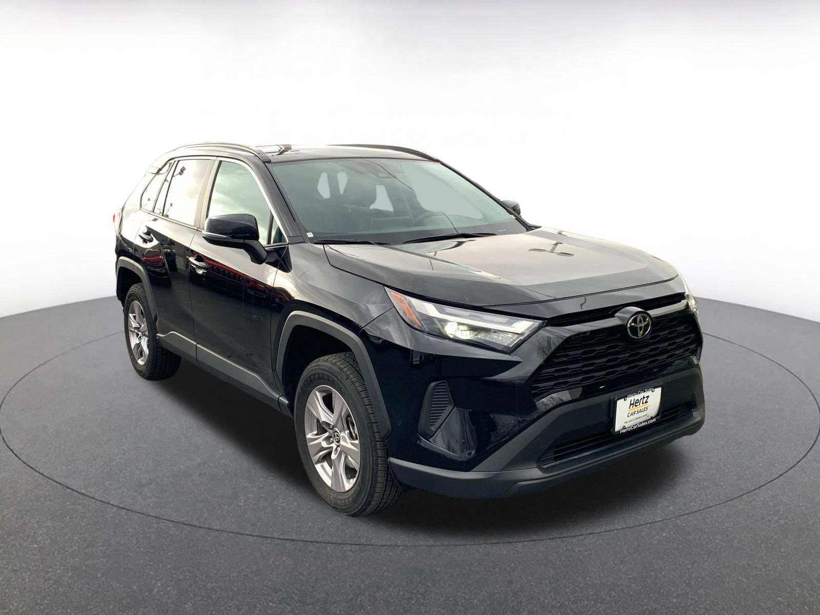 Used 2025 Toyota RAV4 XLE image 1