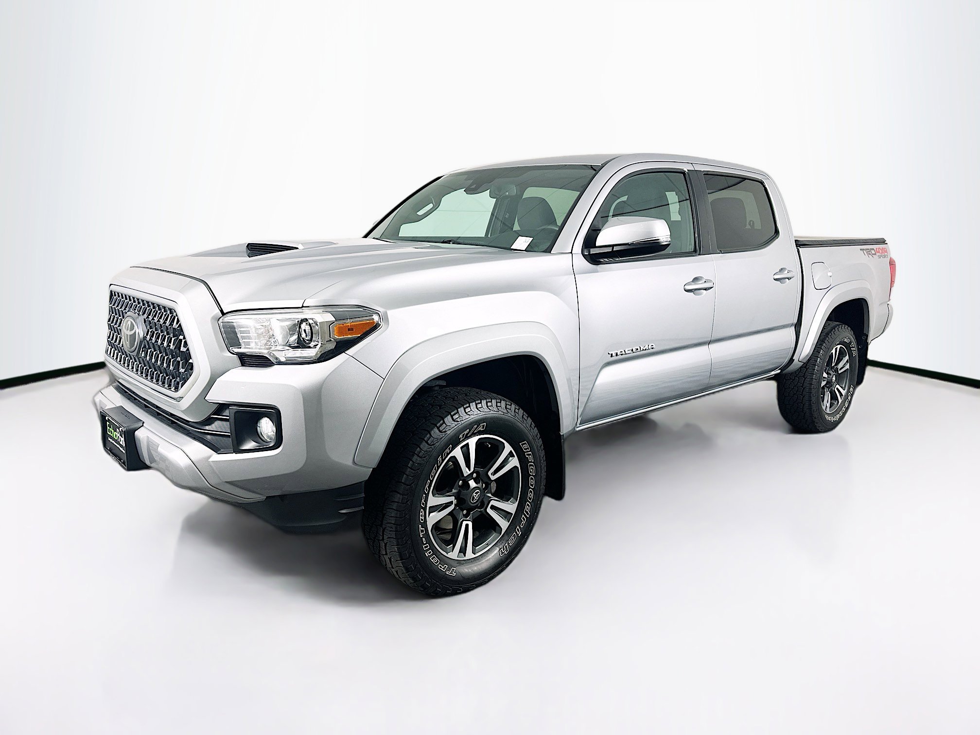 Used 2019 Toyota Tacoma TRD Sport w/ Technology Package image 3