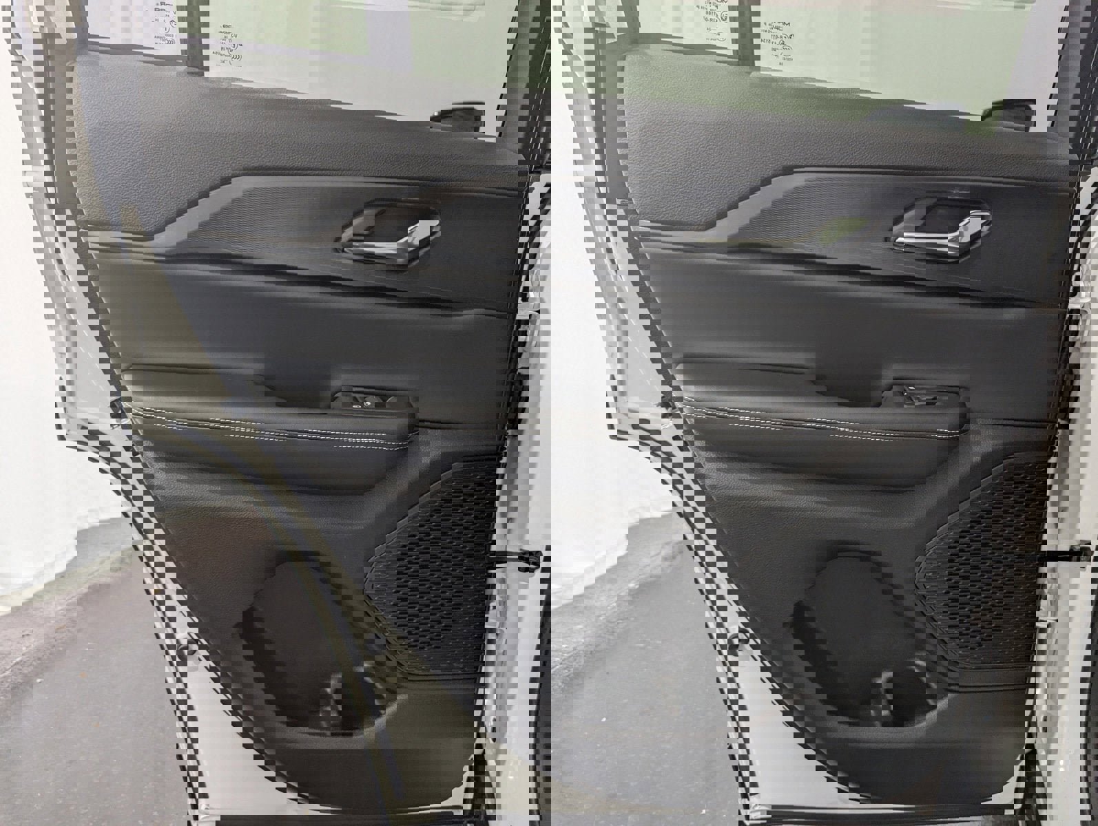 New 2024 Jeep Grand Cherokee Altitude image 16