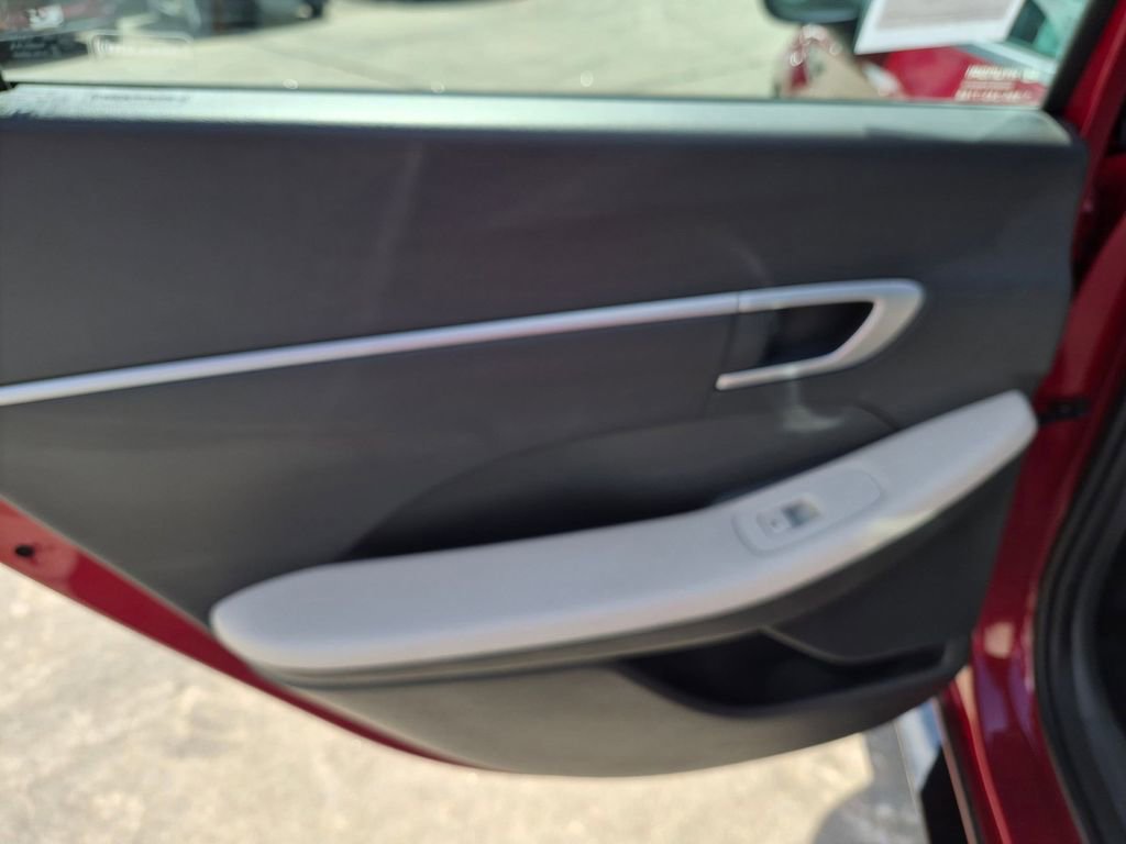 Used 2025 Hyundai Sonata SEL FWD image 21