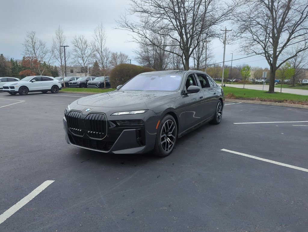 New 2025 BMW 760i xDrive w/ Executive Package image 3