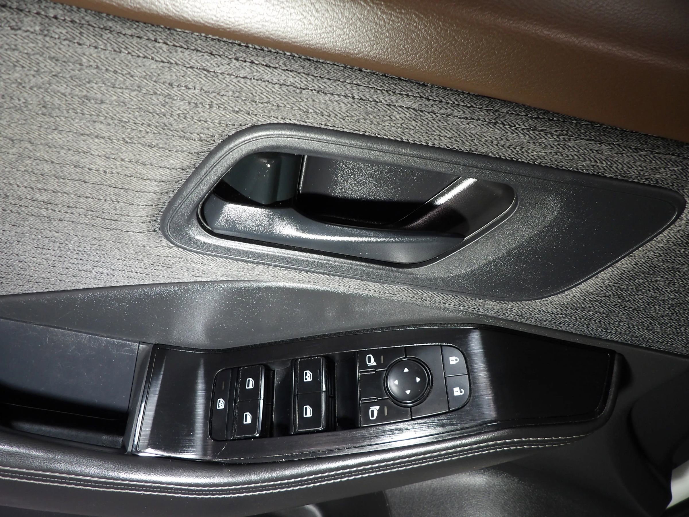 Used 2022 Nissan Rogue S AWD/4WD image 9