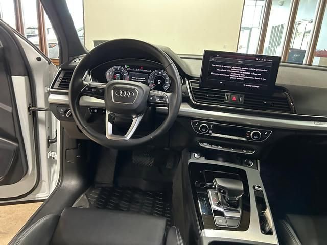 Certified 2025 Audi Q5 2.0T Premium w/ Convenience Plus Package image 13