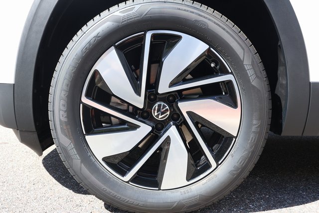 Certified 2026 Volkswagen Atlas SE FWD image 9