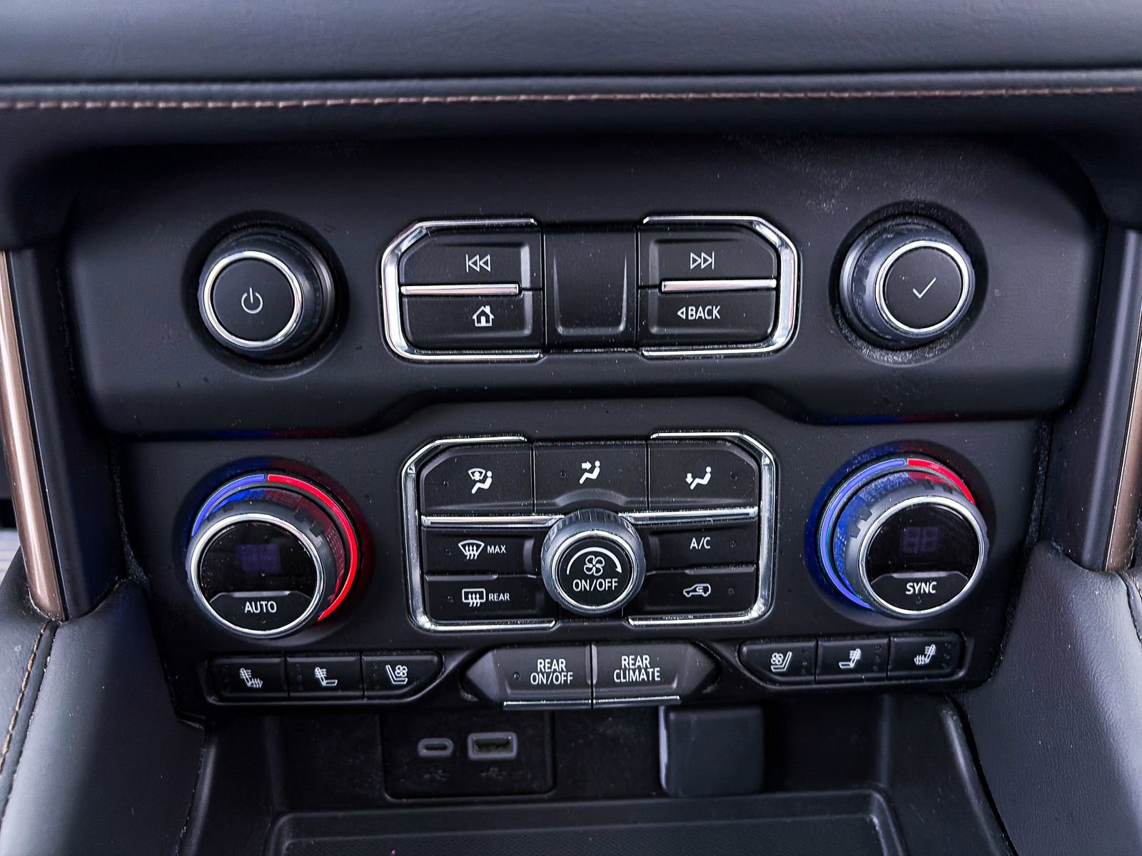 Used 2024 Chevrolet Suburban High Country AWD/4WD image 28