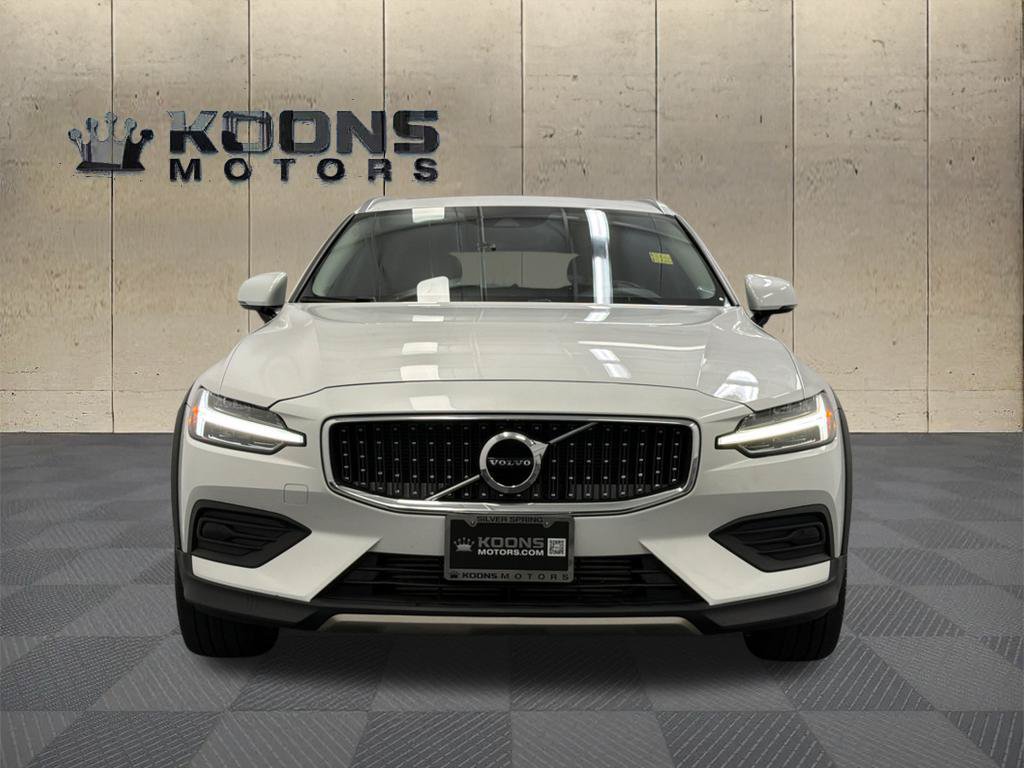 Used 2020 Volvo V60 T5 Cross Country w/ Cross Country Pro Package AWD/4WD image 3
