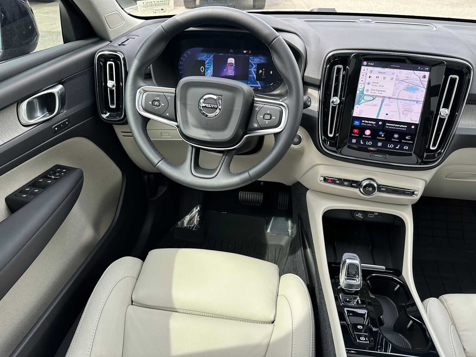 Certified 2023 Volvo XC40 B5 Plus w/ Protection Package Premier AWD/4WD image 18