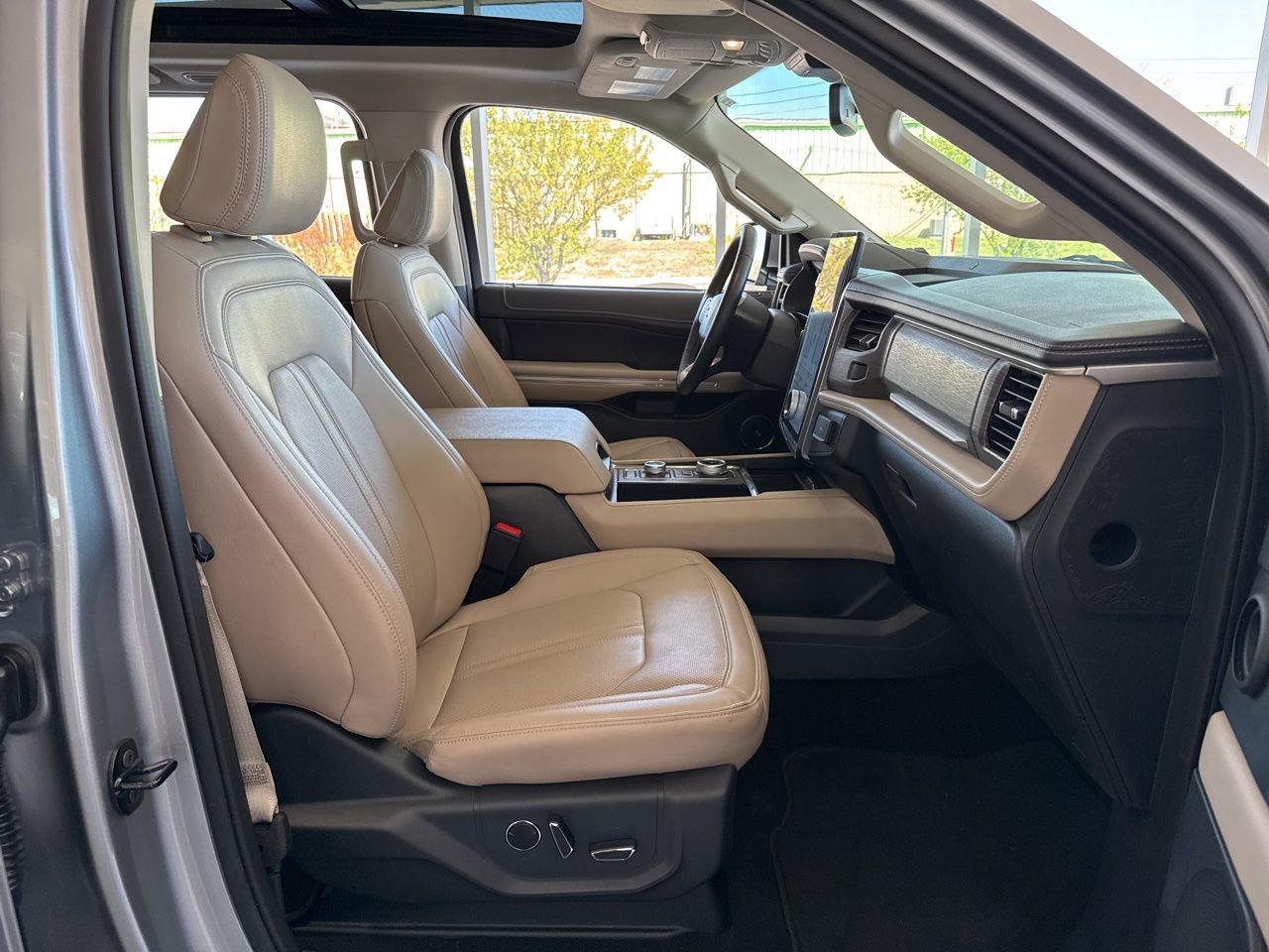 Used 2024 Ford Expedition Limited image 52
