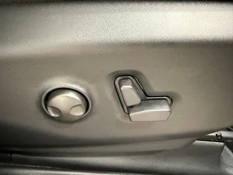 New 2026 Chrysler Pacifica Limited image 17