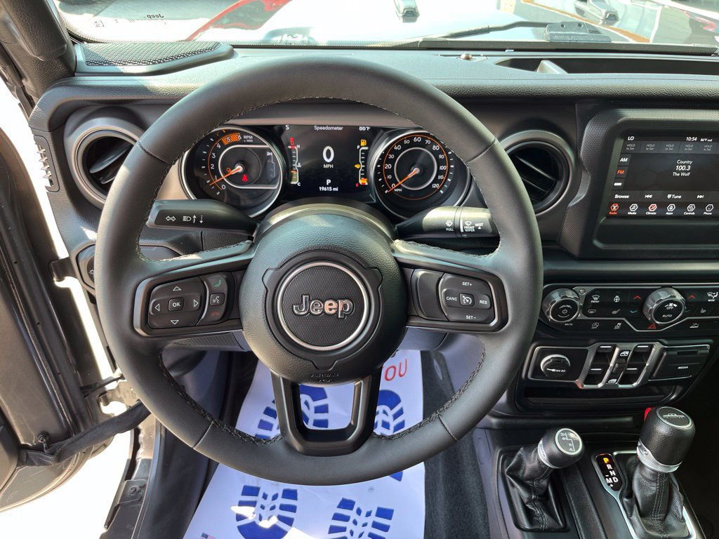 Used 2023 Jeep Gladiator Sport AWD/4WD image 9