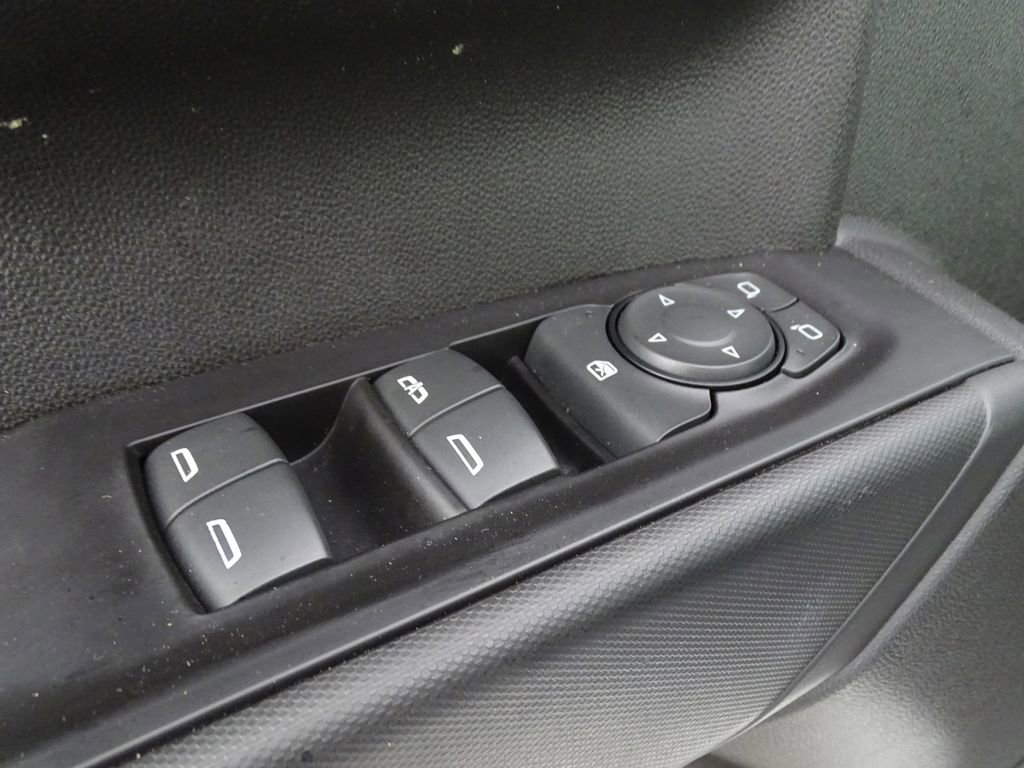 Used 2020 Chevrolet Silverado 1500 Custom w/ Custom Value Package image 16